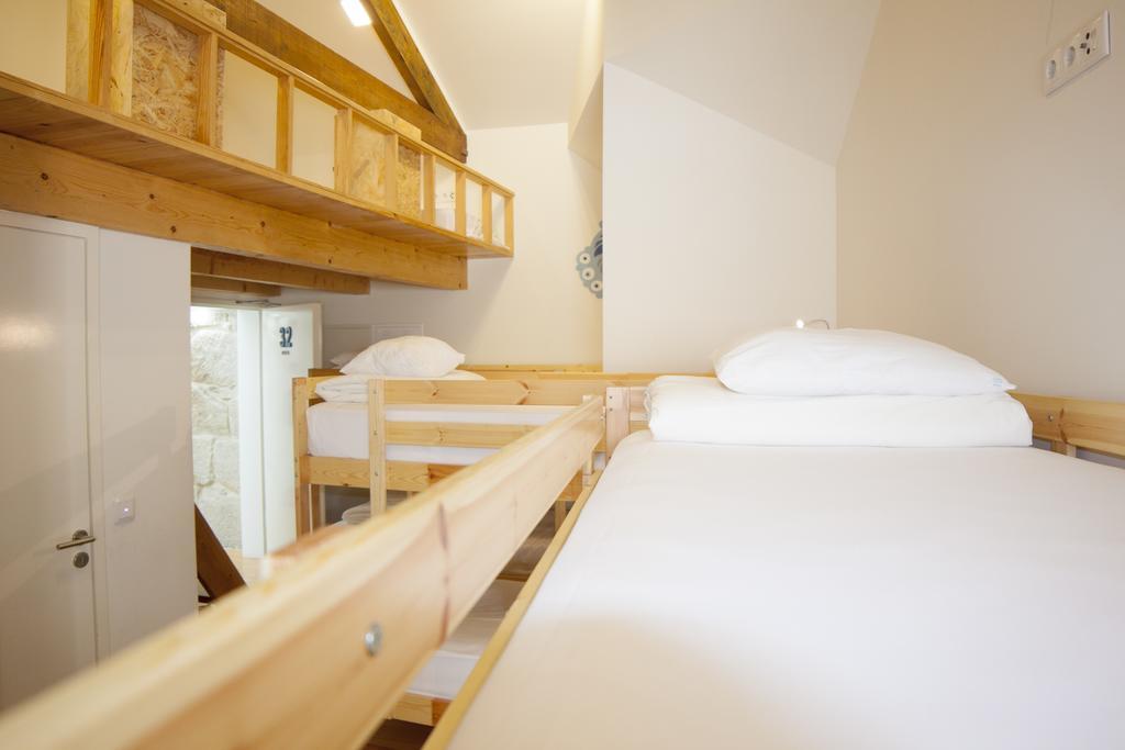 Bed in een Vrouwenslaapzaal met 8 Bedden en Eigen Badkamer